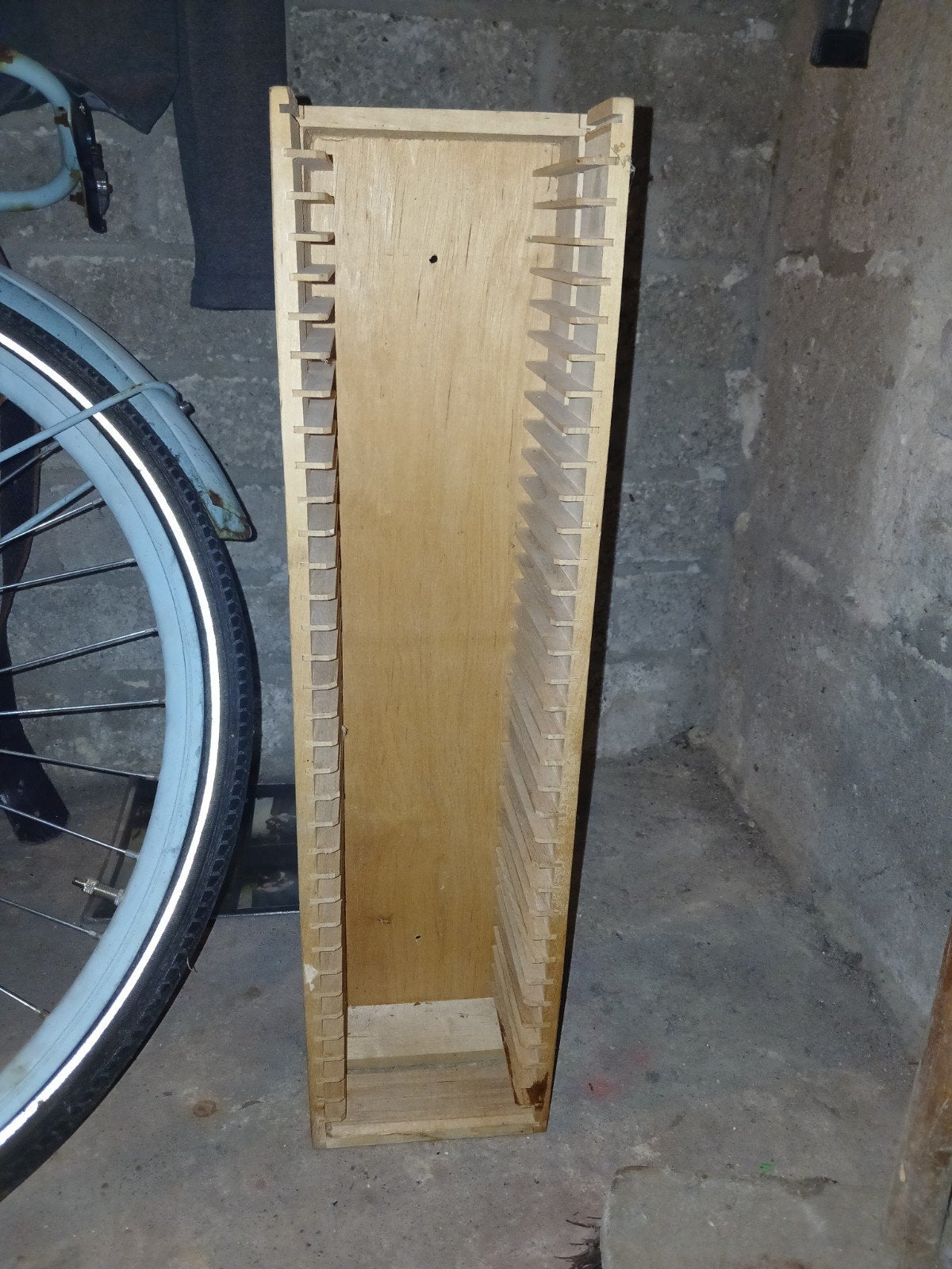 Houten CD Rek - Compacte Opslag voor je Muziekcollectie, Huis en Inrichting, Ophalen, Gebruikt, 25 tot 75 discs, Cd's