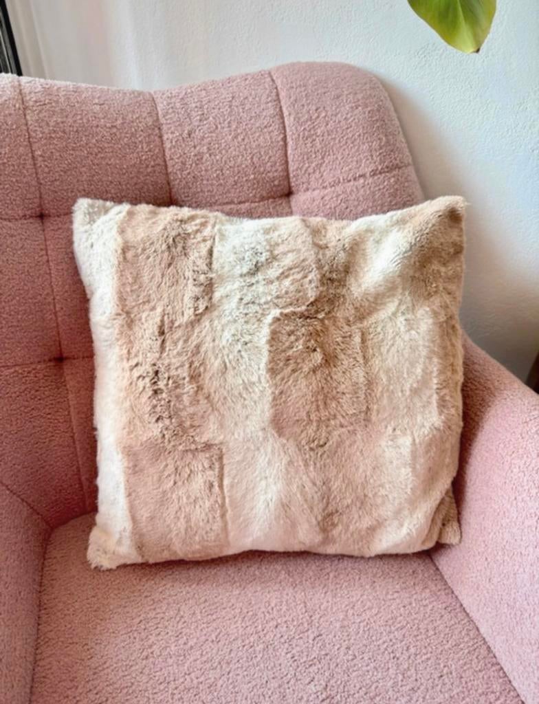 HOOMSTYLE sierkussen faux fur - nep bont - creme - beige, Ophalen of Verzenden, Zo goed als nieuw, Beige, Vierkant