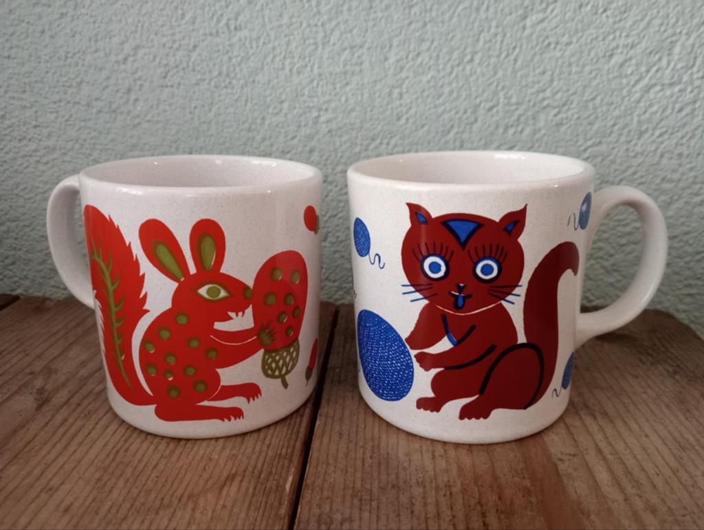 Retro bekers samen € 6.50, Ophalen of Verzenden, Aardewerk, Overige stijlen, Kop(pen) en/of Schotel(s)