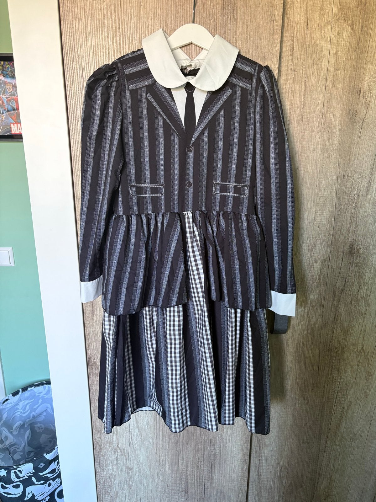 Nieuwe Wednesday verkleedjurk - Maat 134/140, Kinderen en Baby's, Carnavalskleding en Verkleedspullen, Ophalen of Verzenden, Nieuw