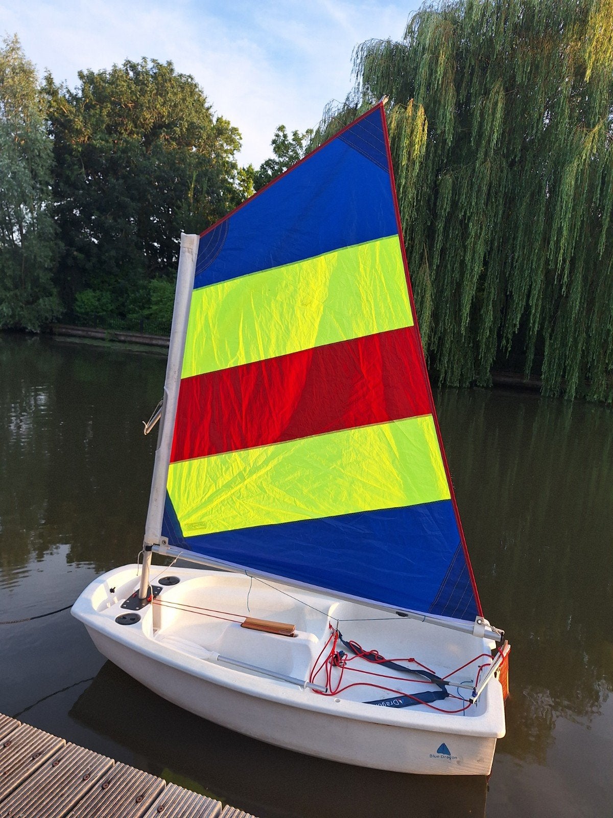 Optimist Dragon Marine met trailer en gekleurd zeil, Ophalen, Gebruikt, Overige typen, Minder dan 15 m²