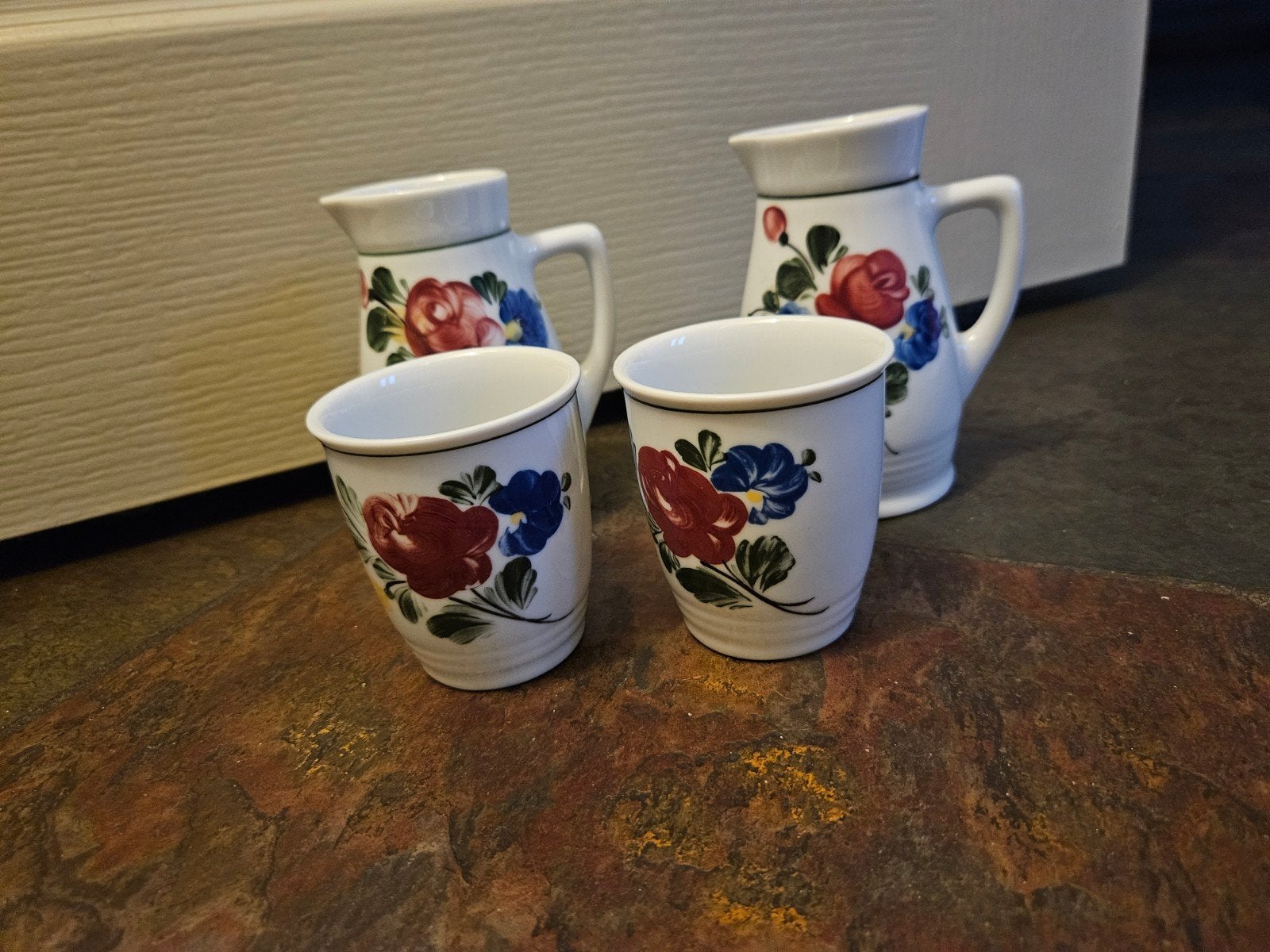 Vintage Porseleinen Glühwein Set: 2 Kannetjes & 2 Kopjes, Antiek en Kunst, Ophalen