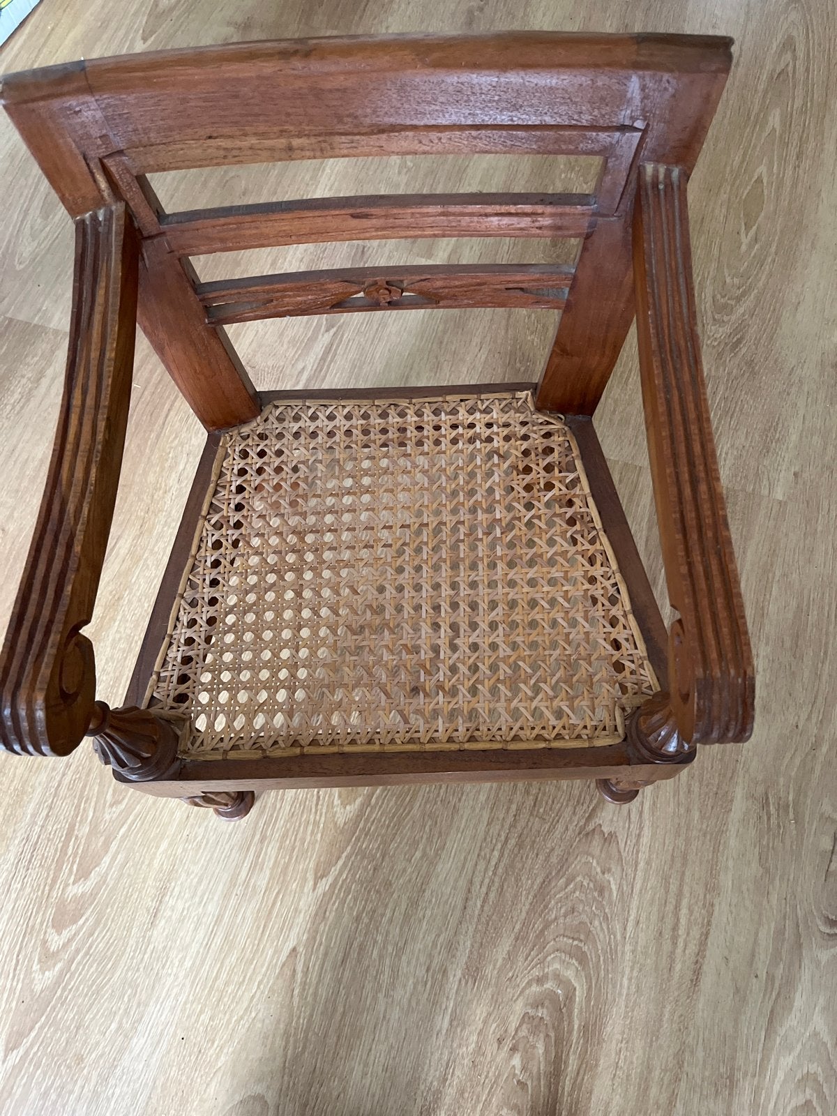 Antieke houten stoel met rieten.zit gedeelte 20cm hoog, Antiek en Kunst, Antiek | Meubels | Stoelen en Banken, Ophalen