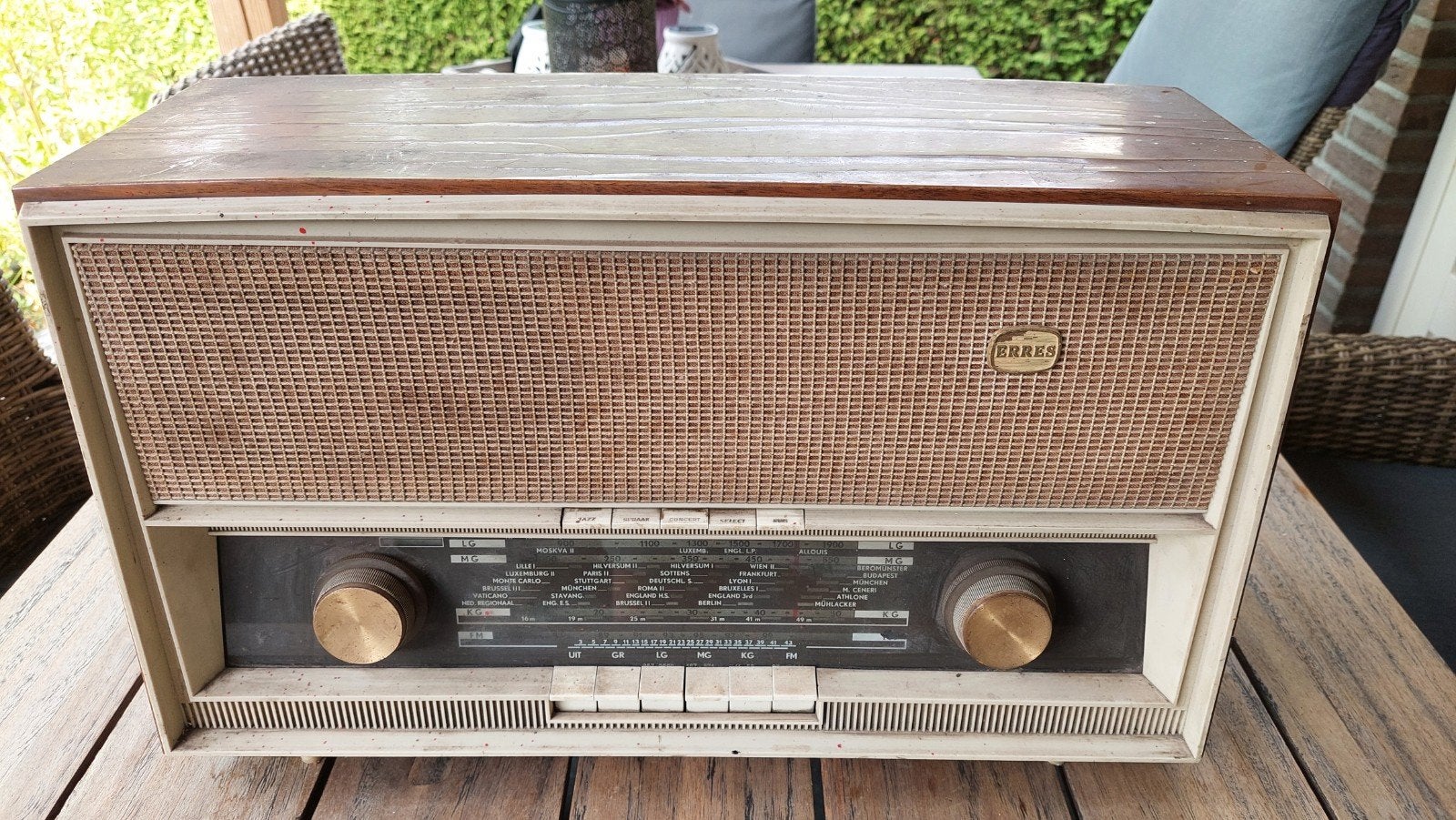 Opknapper vintage Erres buizenradio, Ophalen