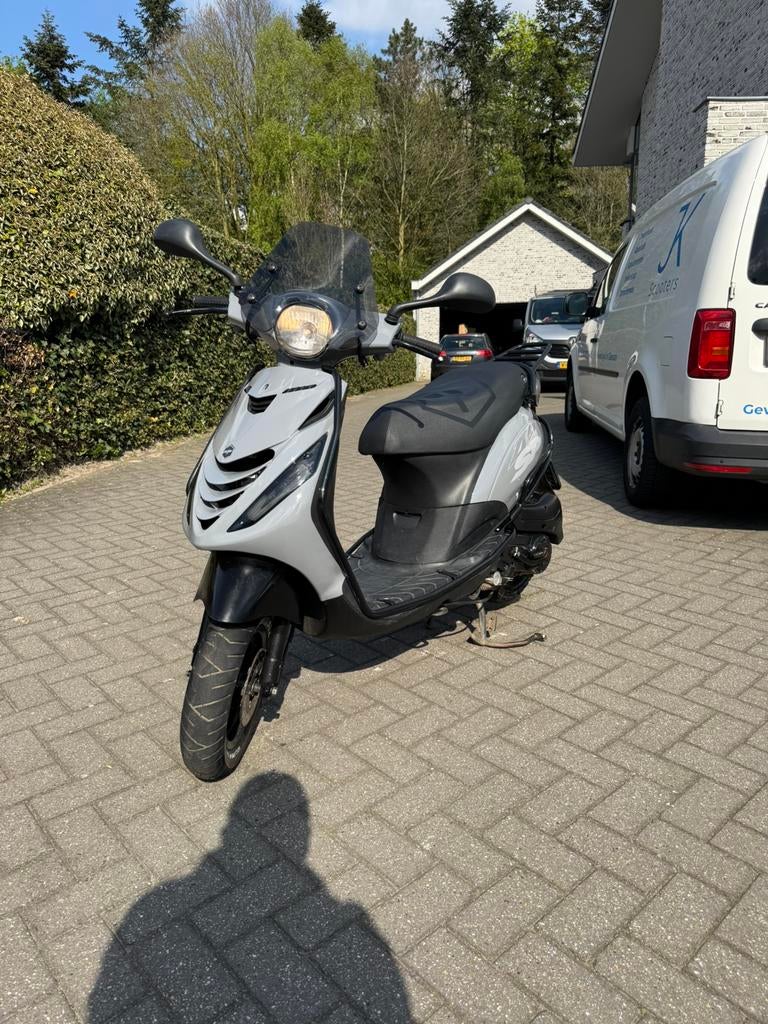 🩶Piaggio Zip 2023 Full Option – Nardo Grey | Zeer Netjes!🩶, Maximaal 45 km/u, Zip, Ophalen of Verzenden, Zo goed als nieuw