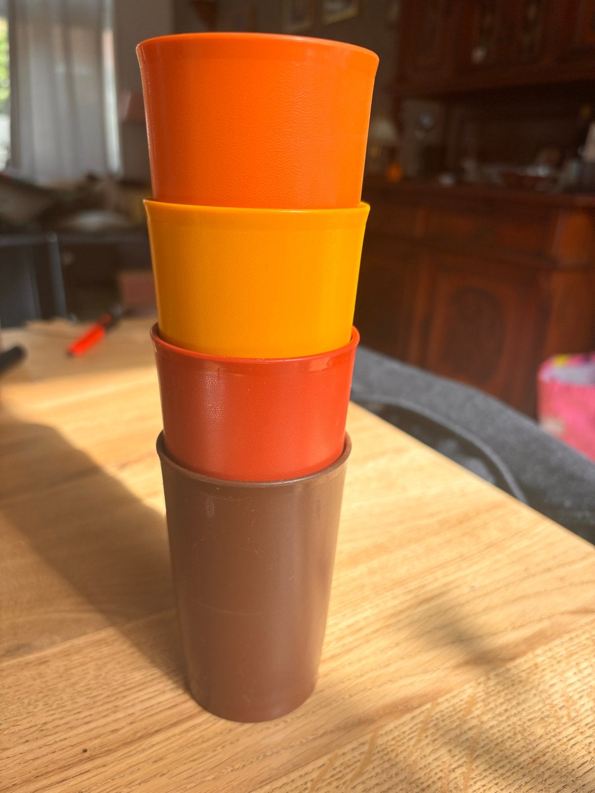 Tupperware bekers set van 4 - Oranje, geel, bruin, Gebruikt, Beker of Kan, Oranje, Ophalen of Verzenden