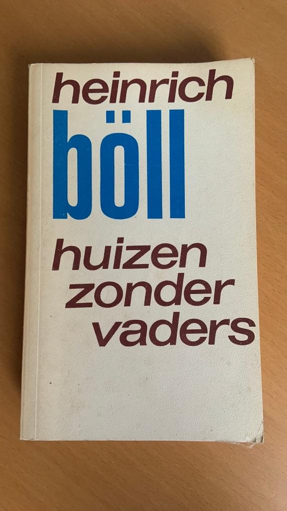 Huizen zonder vaders - Heinrich Böll, Ophalen of Verzenden, Zo goed als nieuw