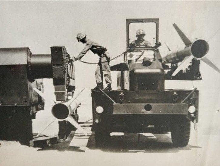 Zeldzame foto: Mobiele raketwerper VS Marine Corps, Gebruikt, Foto, Ophalen of Verzenden, 1940 tot 1960