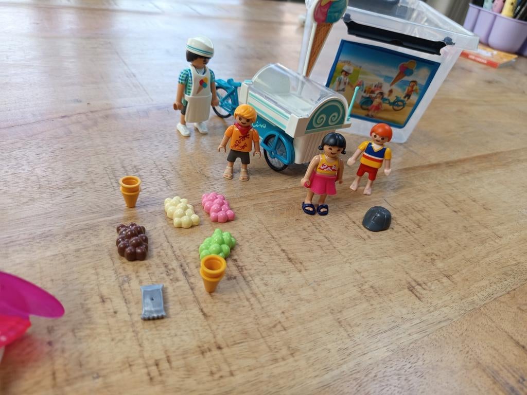 Playmobil ijscowagen met figuren en accessoires, Ophalen, Gebruikt, Complete set