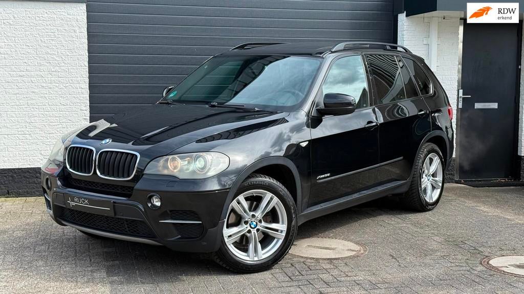 BMW X5 3.5i xDrive High Executive | Pano | CarPlay | Camera, Auto's, BMW, Gebruikt, Zwart, Bedrijf, Vierwielaandrijving