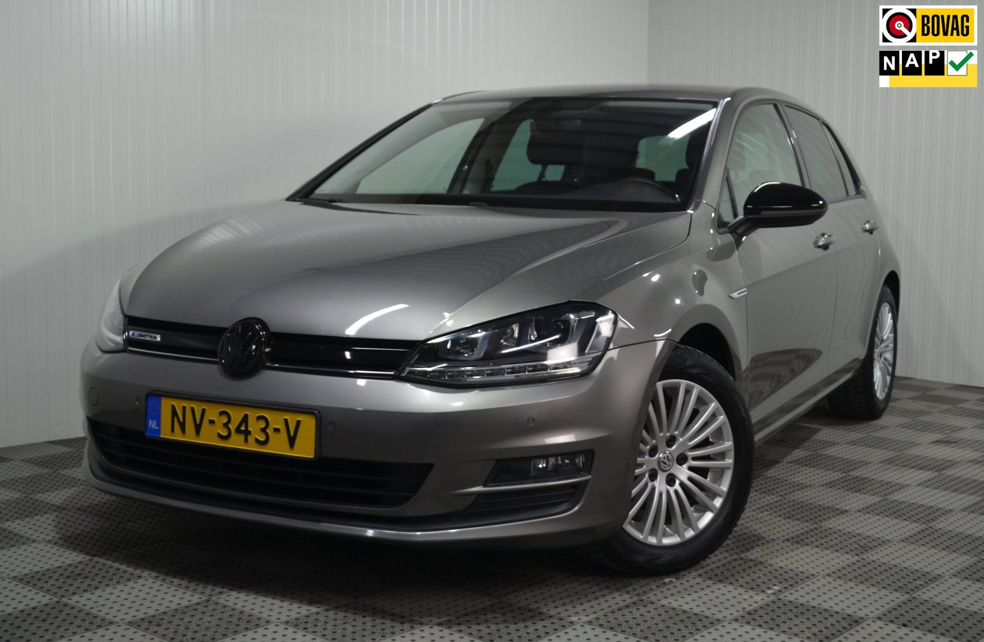 Volkswagen Golf 1.0 TSI Comfortline / Carplay / Pdc / NL aut, Auto's, Voorwielaandrijving, Stof, Gebruikt, 49 €/maand