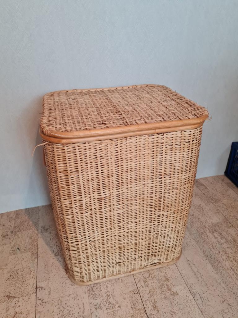 Grote rieten wasmand met deksel, Gebruikt, Mand, Vierkant, Ophalen of Verzenden