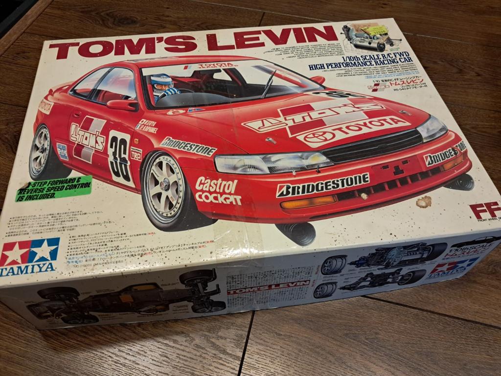 Tamiya Toyota Levin doos + oude body, Hobby en Vrije tijd, Modelbouw | Radiografisch | Auto's, Ophalen of Verzenden