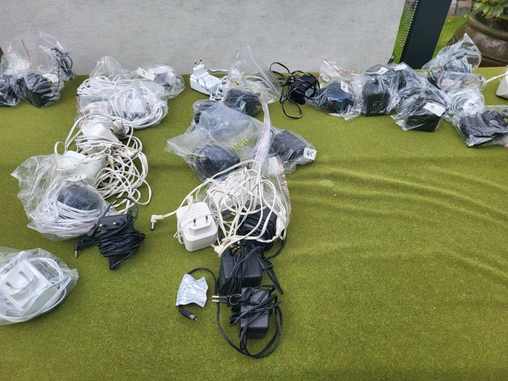 Diverse adapters vanaf 1.6 v tot 18 volt. Veel LEMAX, Ophalen of Verzenden, Gebruikt