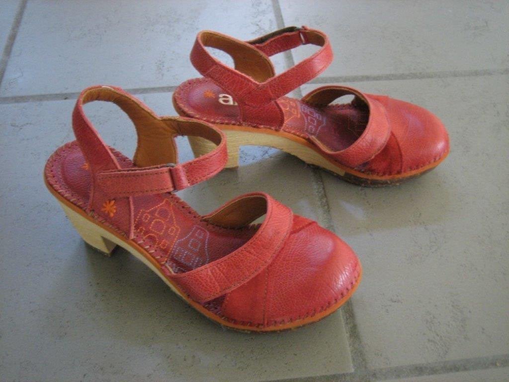 Zeer aparte rood leren sandaal ART 36-37 snazzeys, Kleding | Dames, ART schoenen, Verzenden, Nieuw, Sandalen of Muiltjes