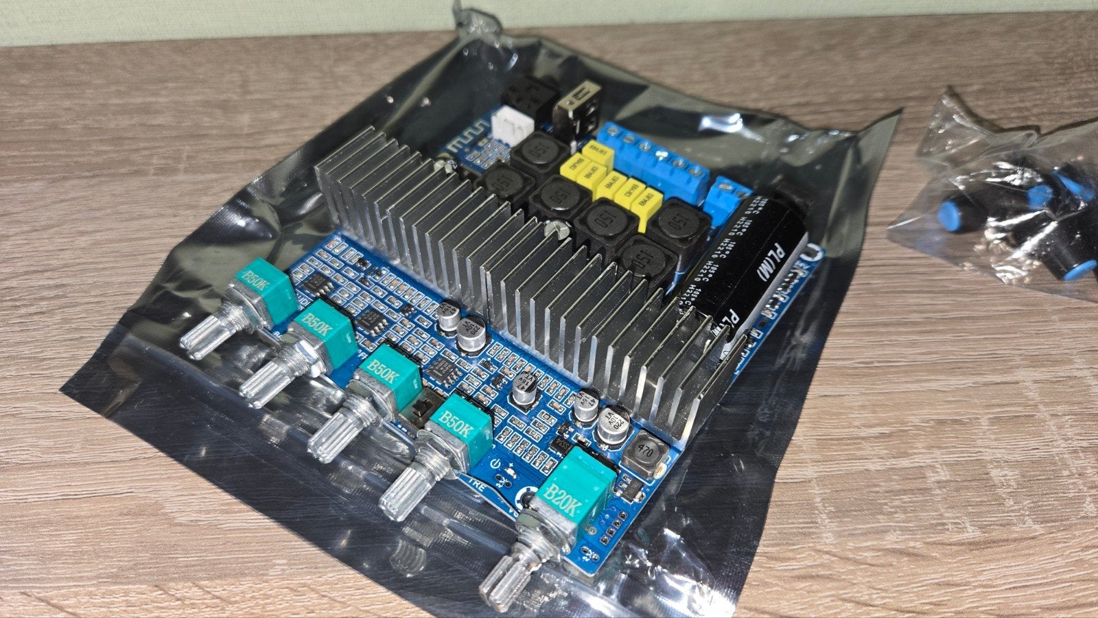 Aiyima TPA3116 2.1 BT amplifier / versterker. Nieuw! 

Nieuw, Overige merken, Nieuw, Ophalen of Verzenden, 60 tot 120 watt