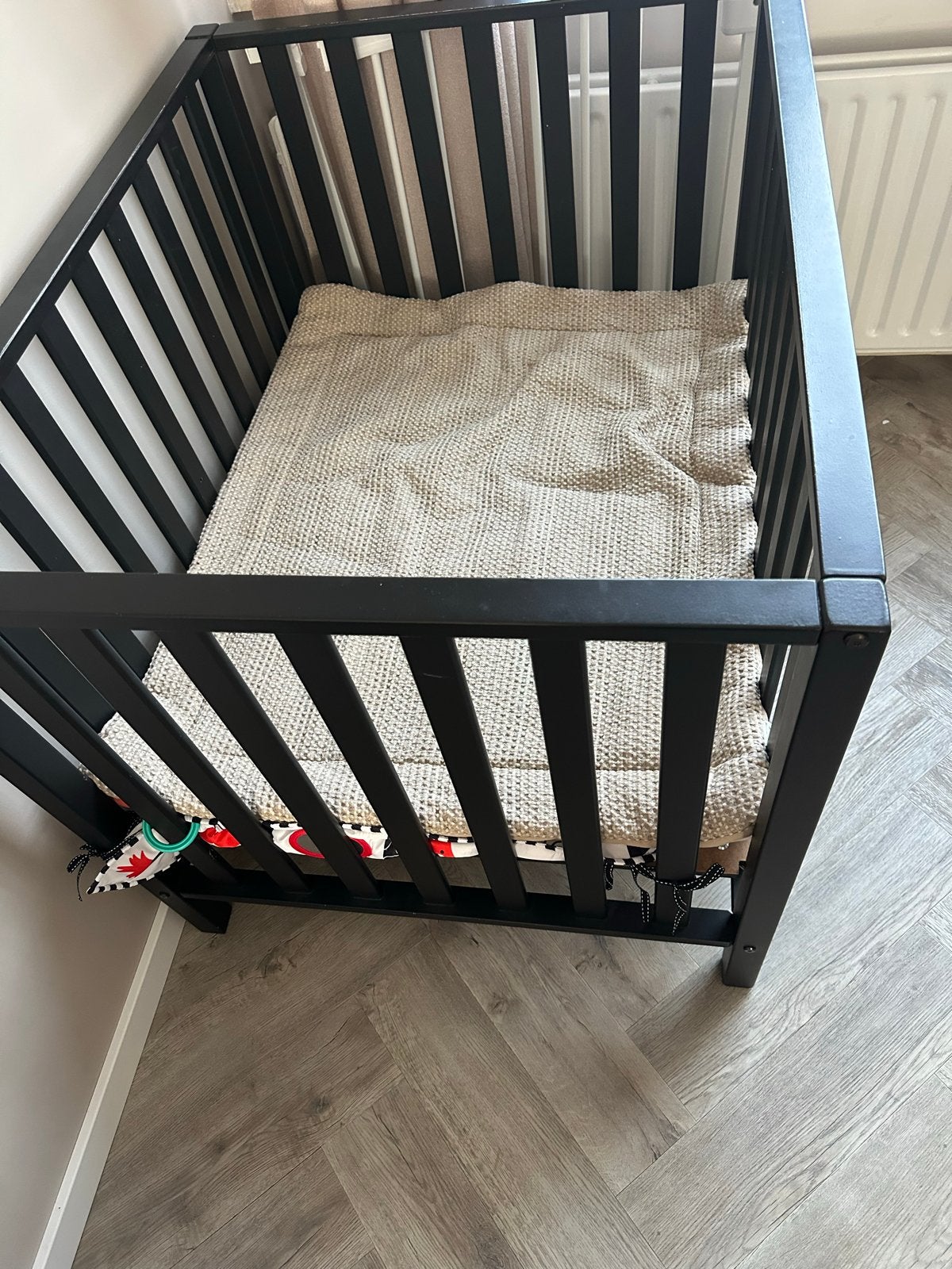 Baby box zwart + Bopita matras + box kleed, Ophalen, Overige materialen, Gebruikt, Wit