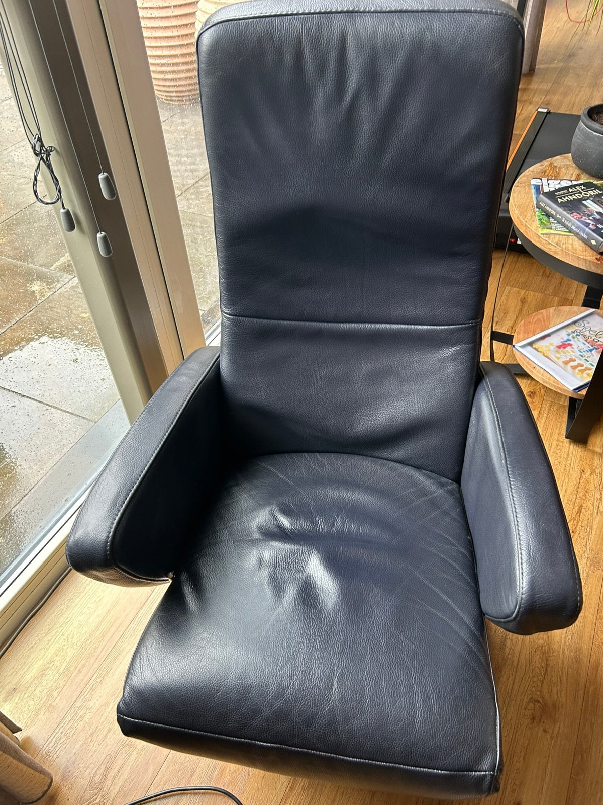 Donkerblauw leren relax fauteuil, Ophalen, Gebruikt, Modern, 50 tot 75 cm