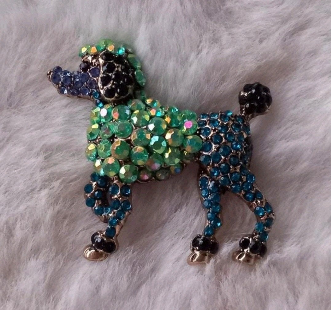 Unieke Poedel Broche met Strass - Groen en Blauw, Overige materialen, 4 tot 7 cm, Nieuw, Ophalen of Verzenden
