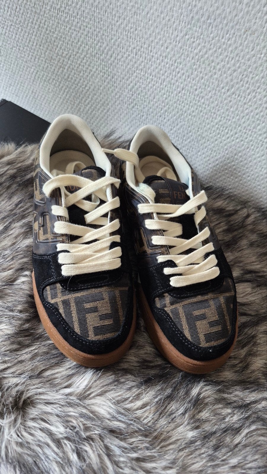 Fendi Sneakers Maat 36 - Zo goed als nieuw, Kleding | Dames, Schoenen, Ophalen of Verzenden