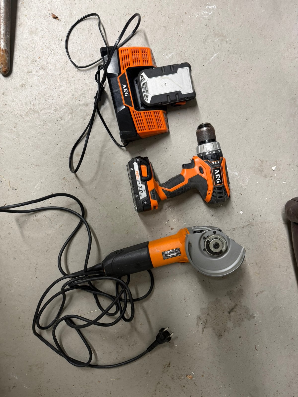 AEG schroefmachine / slijptol, Ophalen of Verzenden, Zo goed als nieuw, Minder dan 700 watt, Haakse handslijpmachine
