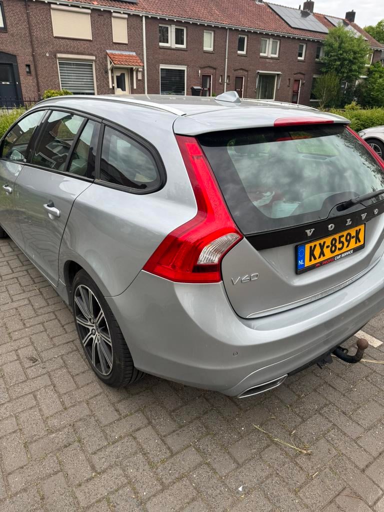 Volvo V60 D5 Twin Engine 231pk Geartronic AWD Plug In Hybrid, Auto's, Volvo, Automaat, 1800 kg, Beige, 163 pk