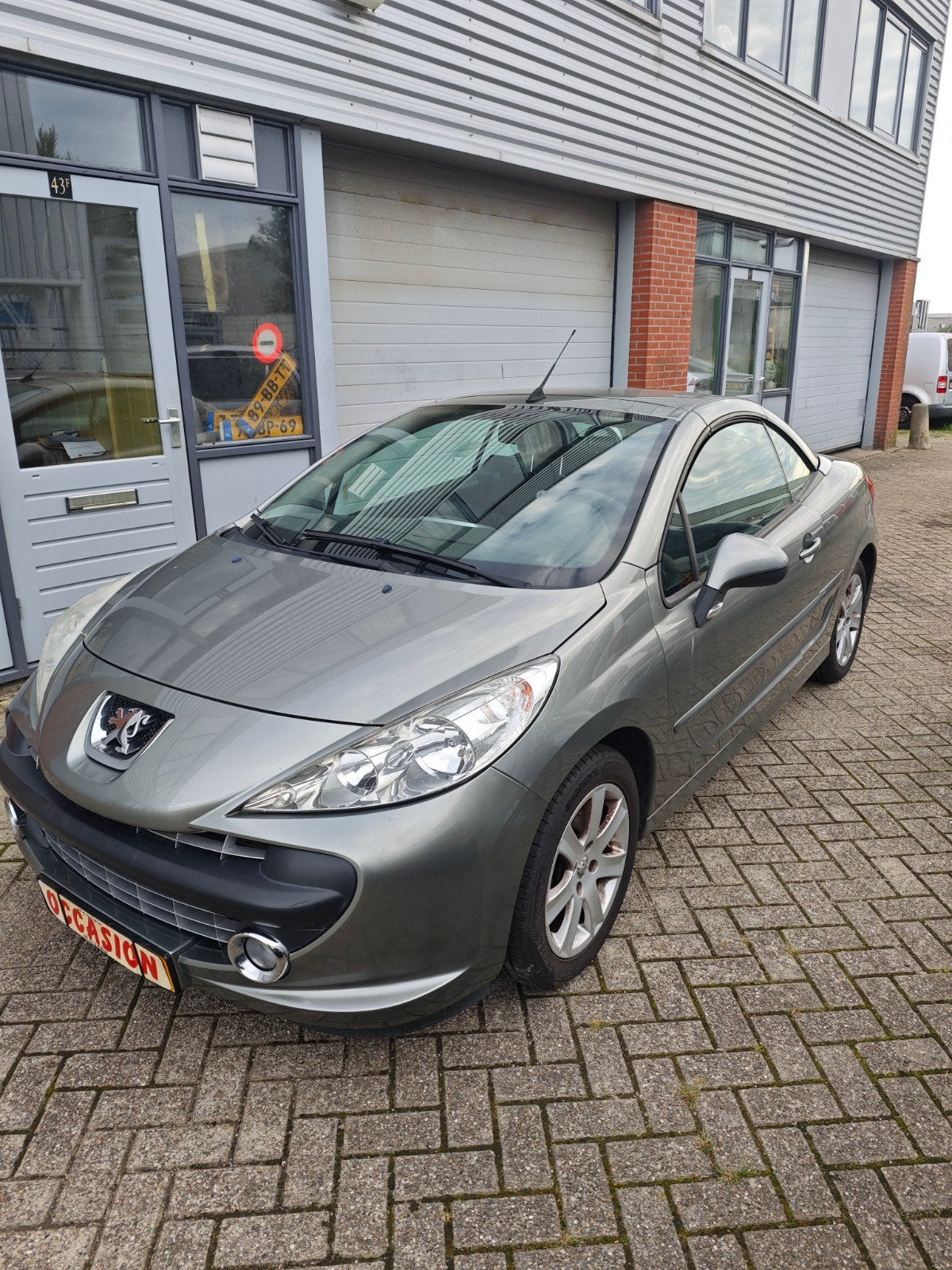 Peugeot 207 1.6 16V CC 88KW 2009 Grijs km 134747, Auto's, Voorwielaandrijving, 15 km/l, 4 cilinders, Cabriolet
