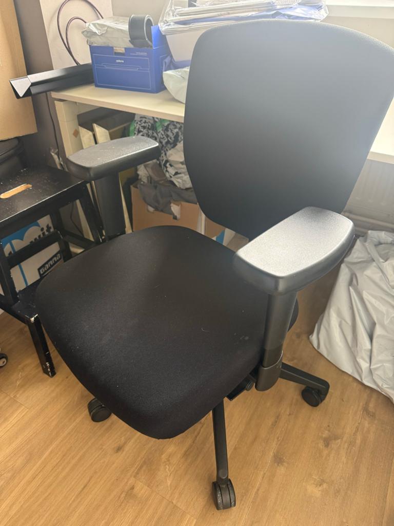Bureau + bureaustoel te koop - Comfortabel en Ergonomisch, Ophalen, Gebruikt, Zwart, Bureaustoel