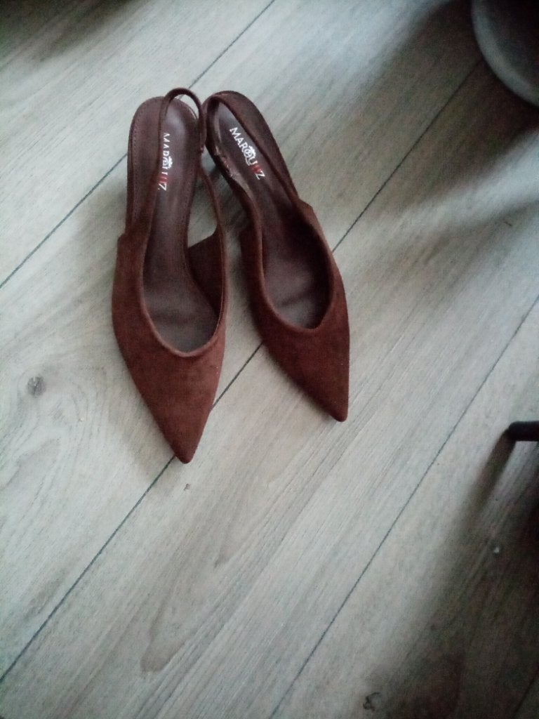 Marquiiz donker bruine pumps nieuw, Ophalen of Verzenden, Zo goed als nieuw, Bruin