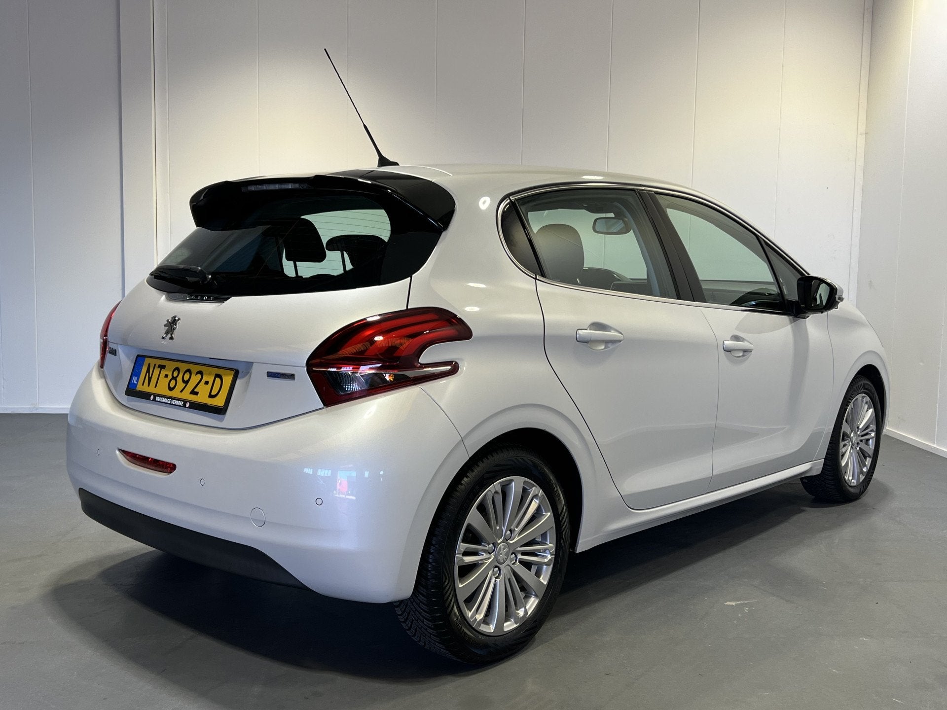 Peugeot 208 1.2 PureTech Allure | LM Velgen 16" | Parkeersen, Auto's, Voorwielaandrijving, Stof, Gebruikt, 1199 cc