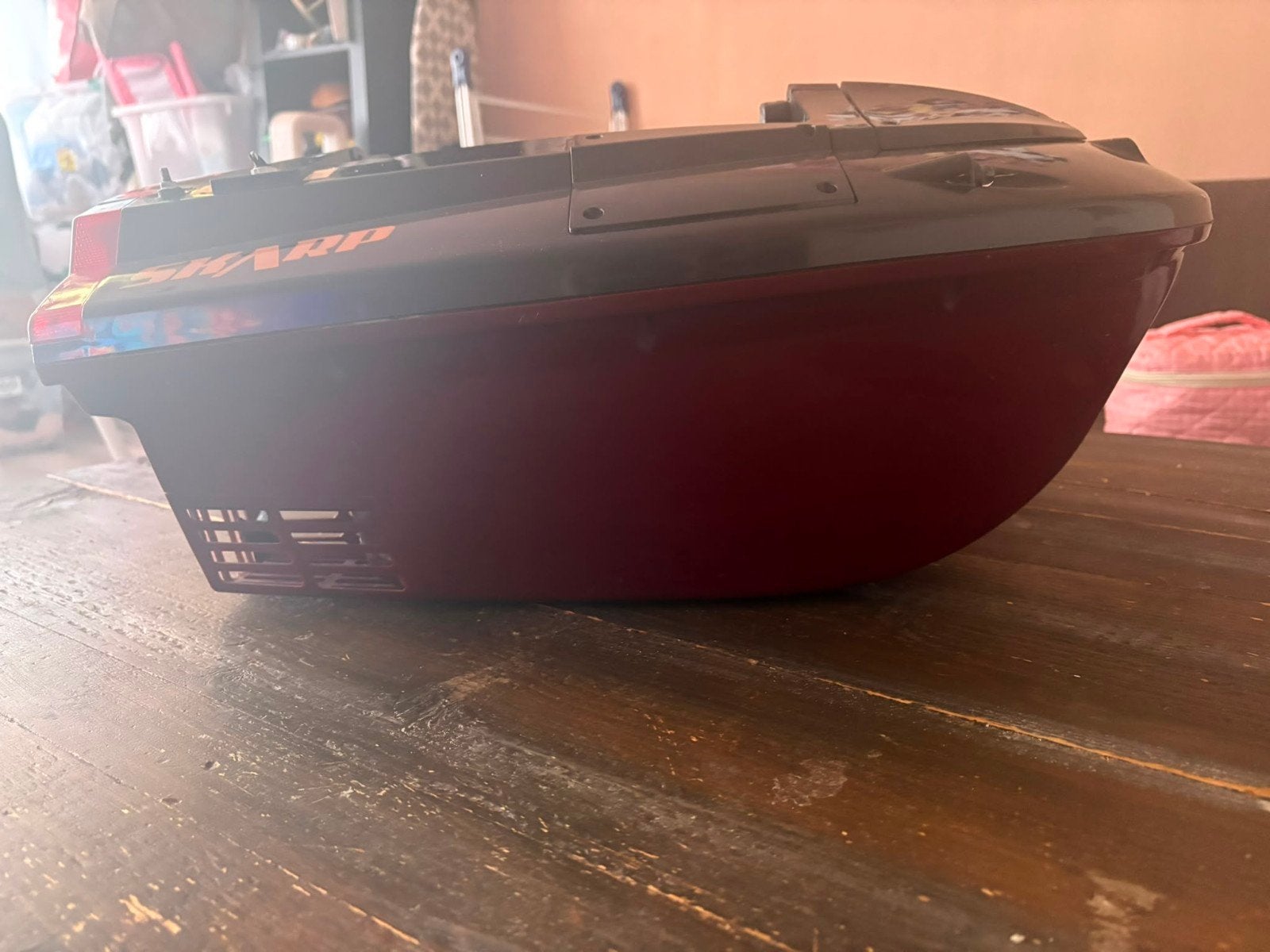 Voerboot Skarp met afstandsbediening en accessoires, Ophalen of Verzenden, Gebruikt