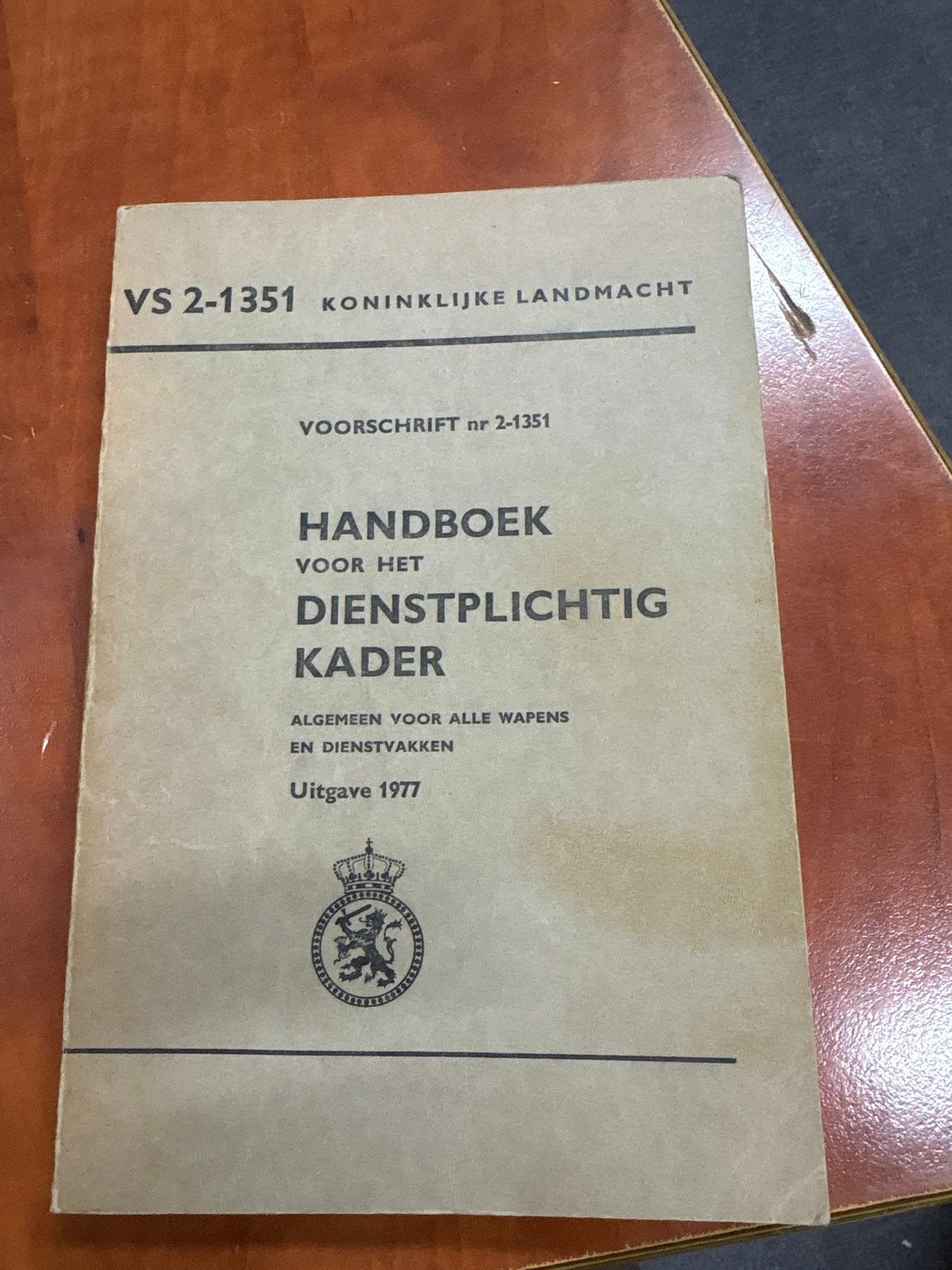 Handboek Dienstplichtig Kader Koninklijke Landmacht 1977, Ophalen of Verzenden, 1945 tot heden, Gelezen, Landmacht