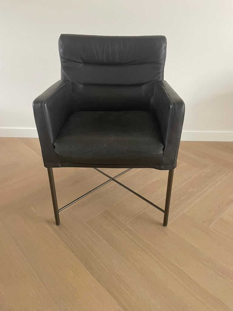 Stoere design zwart leren stoelen met gun metal onderstel, Huis en Inrichting, Ophalen, Zwart, Leer, Zo goed als nieuw