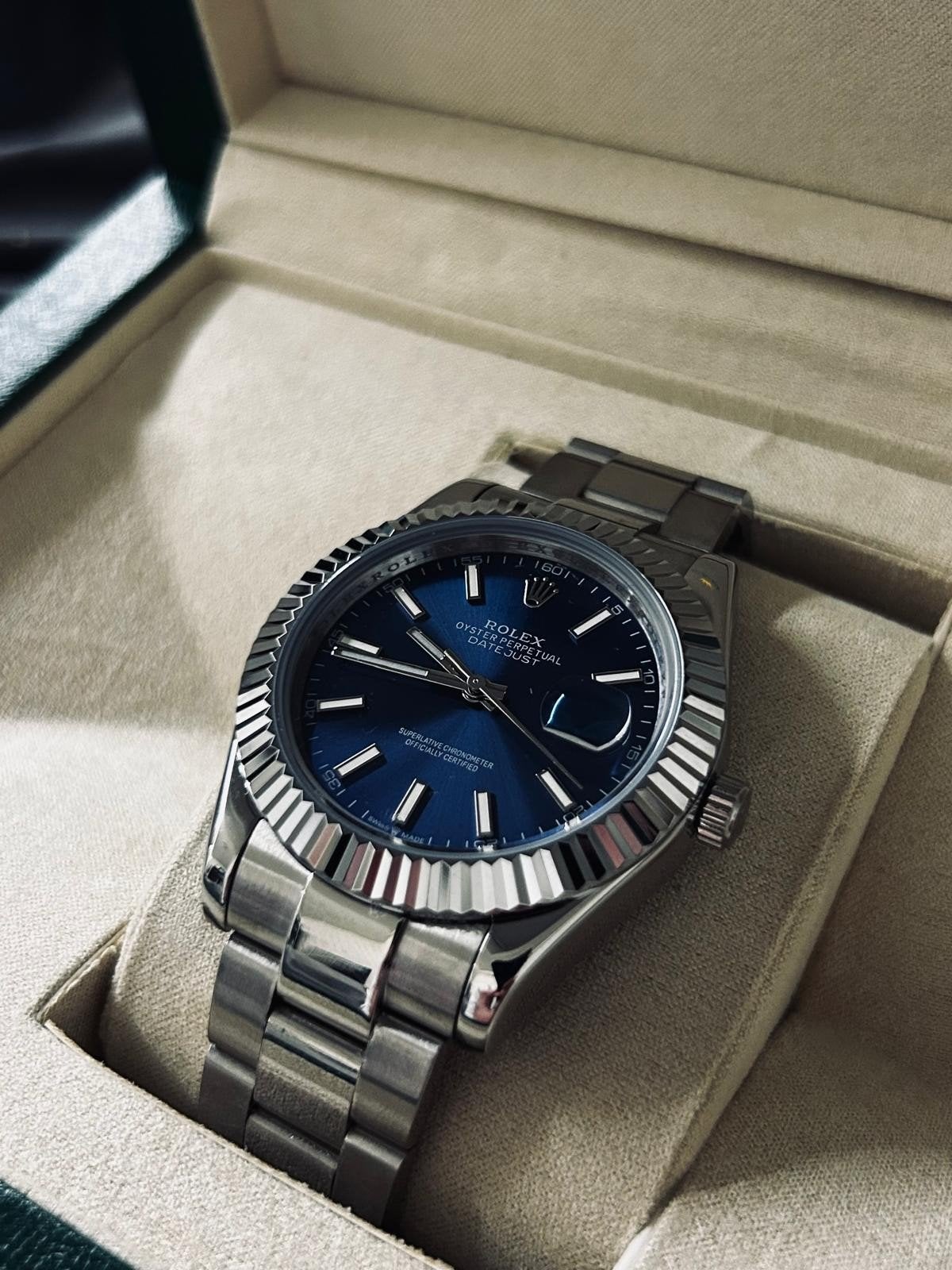 Rolex Datejust 41mm Blauwe Wijzerplaat - Nieuwstaat, Staal, Polshorloge, Nieuw, Ophalen of Verzenden