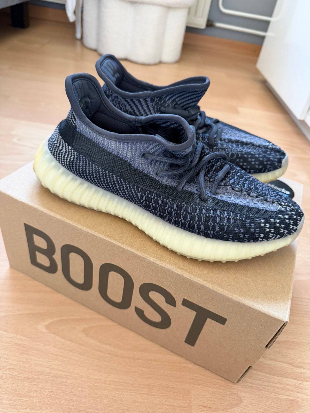 Yeezy’s boost 350 Carbon, Kleding | Heren, Schoenen, Ophalen of Verzenden, Zo goed als nieuw, Overige kleuren, Sneakers of Gympen