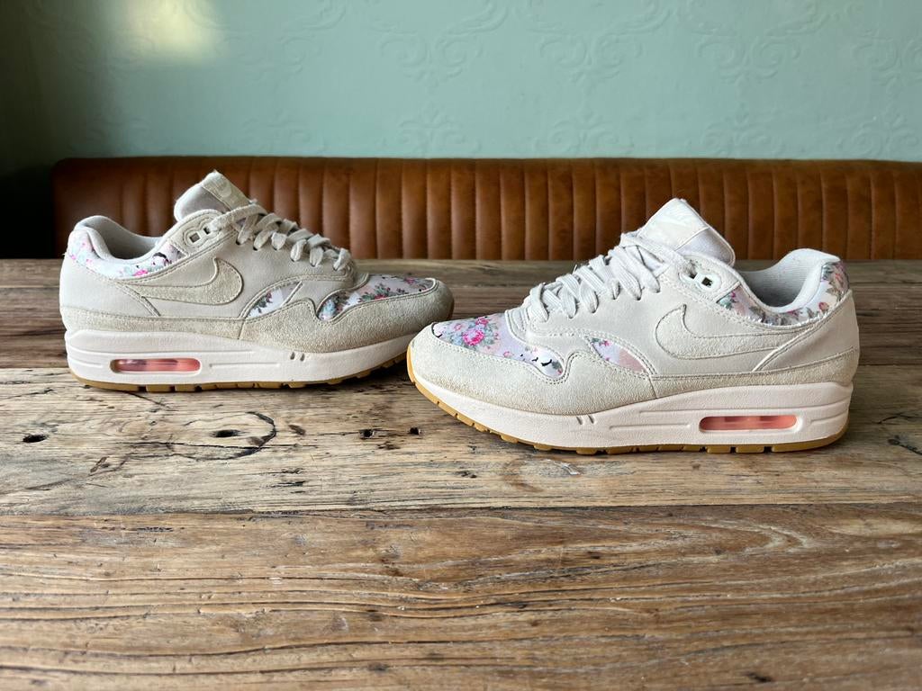 Nike Air Max 1 floral 38,5 zgan, Overige kleuren, Ophalen of Verzenden, Sneakers of Gympen, Zo goed als nieuw