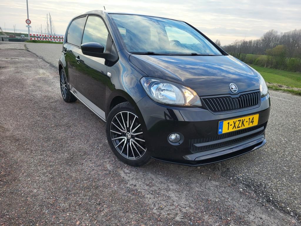 Skoda Citigo 1.0 T 44KW 2014 Zwart, Auto's, Skoda, Voorwielaandrijving, Euro 5, Stof, Zwart