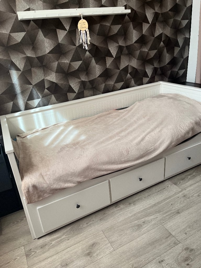 IKEA hemnes uitschuif bed, Huis en Inrichting, Ophalen, Verstelbaar, Wit, Tweepersoons