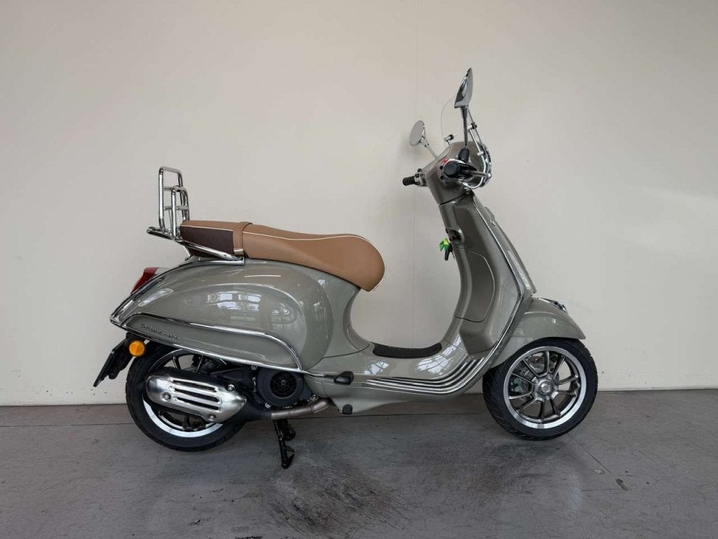 Vespa Primavera 125CC Jade Green Metallic, 2022, Custom, Motoren, Niet ingevuld, Scooter, Occasion, Bedrijf