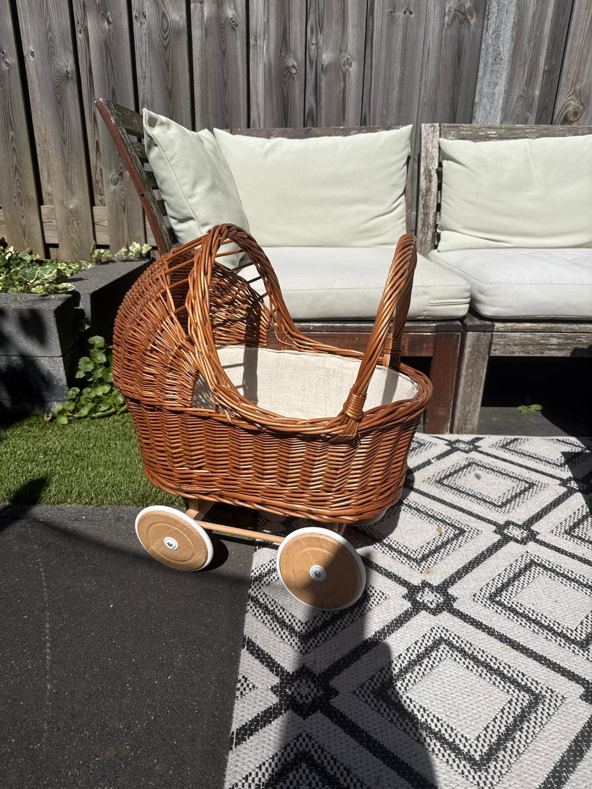 Rotan poppenwagen met matrasje - Zo goed als nieuw, Ophalen, Zo goed als nieuw, Overige typen