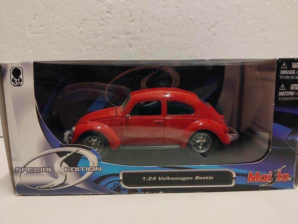 Maisto 1:24 Volkswagen Kever 1303 rood Special Edition, Ophalen of Verzenden, Zo goed als nieuw, Auto, Maisto