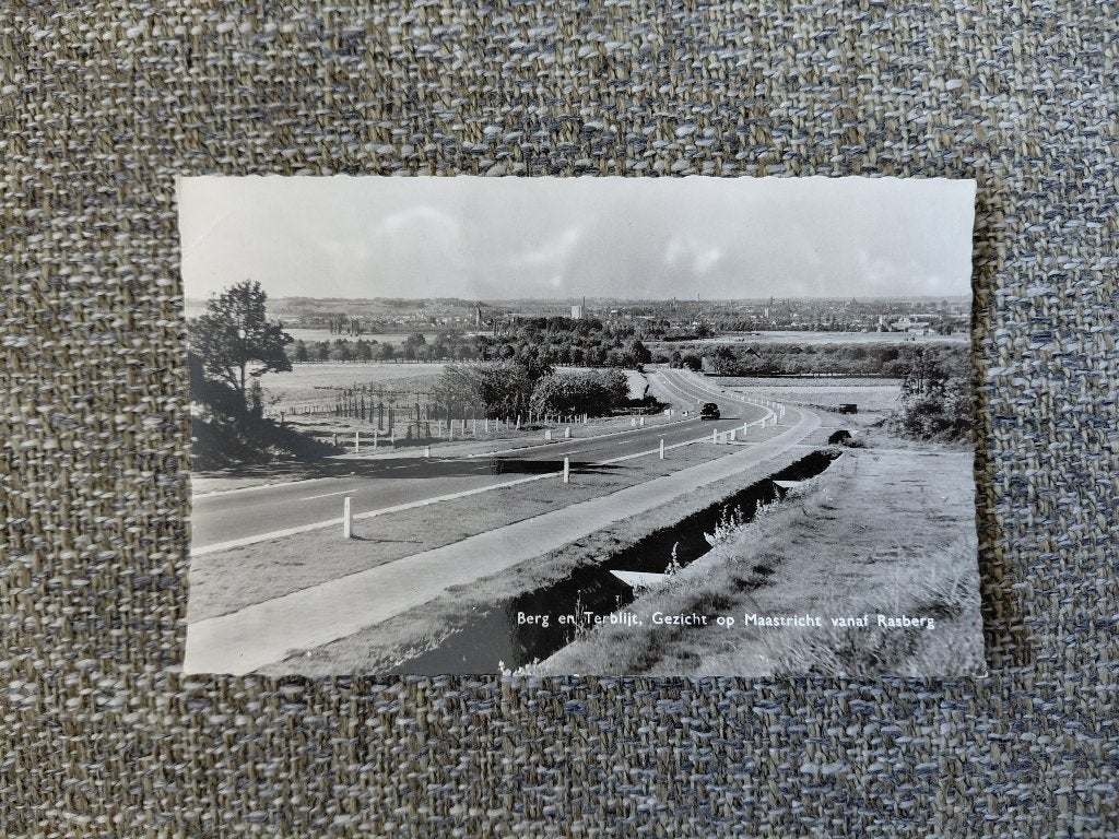 Berg en Terblijt, Gezicht op Maastricht, gelopen, 1963,, Verzamelen, Verzenden, 1960 tot 1980, Gelopen, Limburg