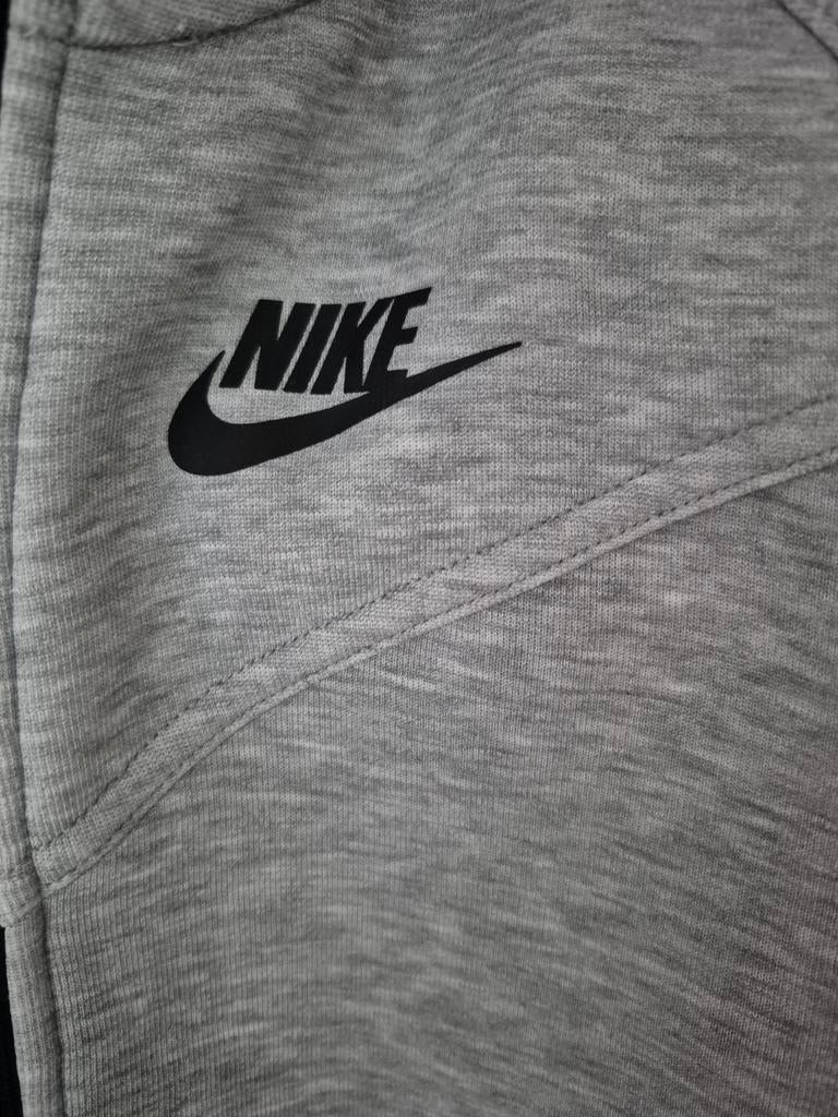 Nieuwstaat Nike Tech Fleece Trainingspak Kids 146/152, Jongen of Meisje, Ophalen of Verzenden, Zo goed als nieuw, Setje