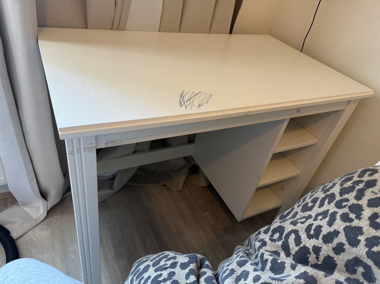 Mooi ikea bureau, Huis en Inrichting, Bureaus, Ophalen, Zo goed als nieuw