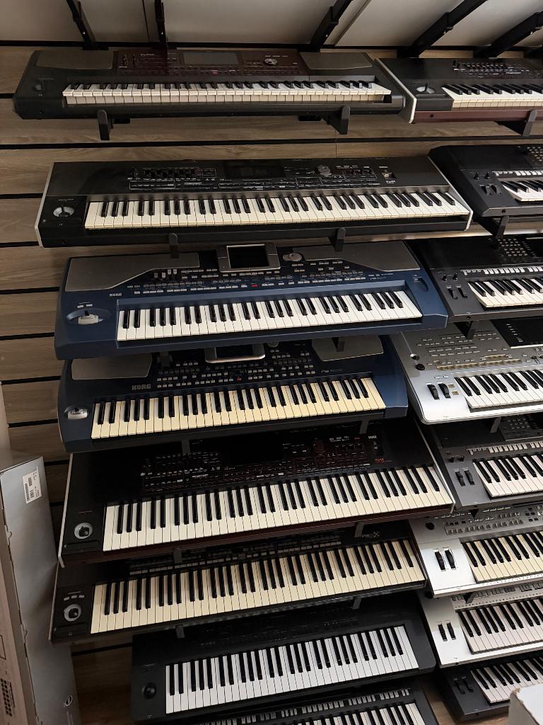 Verschillende keyboards Met Garantie, Muziek en Instrumenten, 61 toetsen, Zo goed als nieuw, Midi-aansluiting, Ophalen