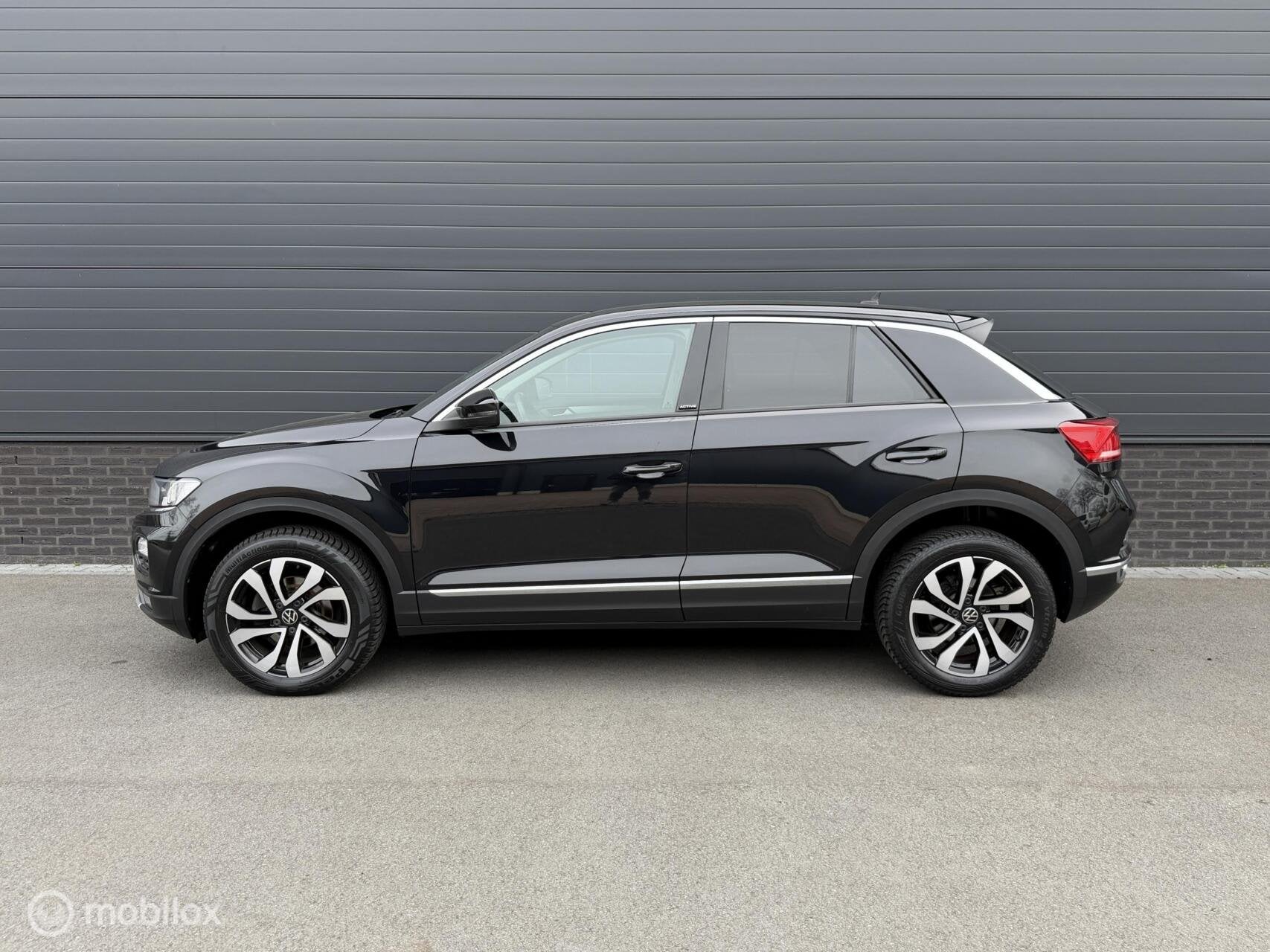 Volkswagen T-Roc 1.5 TSI DSG Active CLIMA*CARPLAY*PDC*STOELV, 4 cilinders, Zwart, Bedrijf, SUV of Terreinwagen