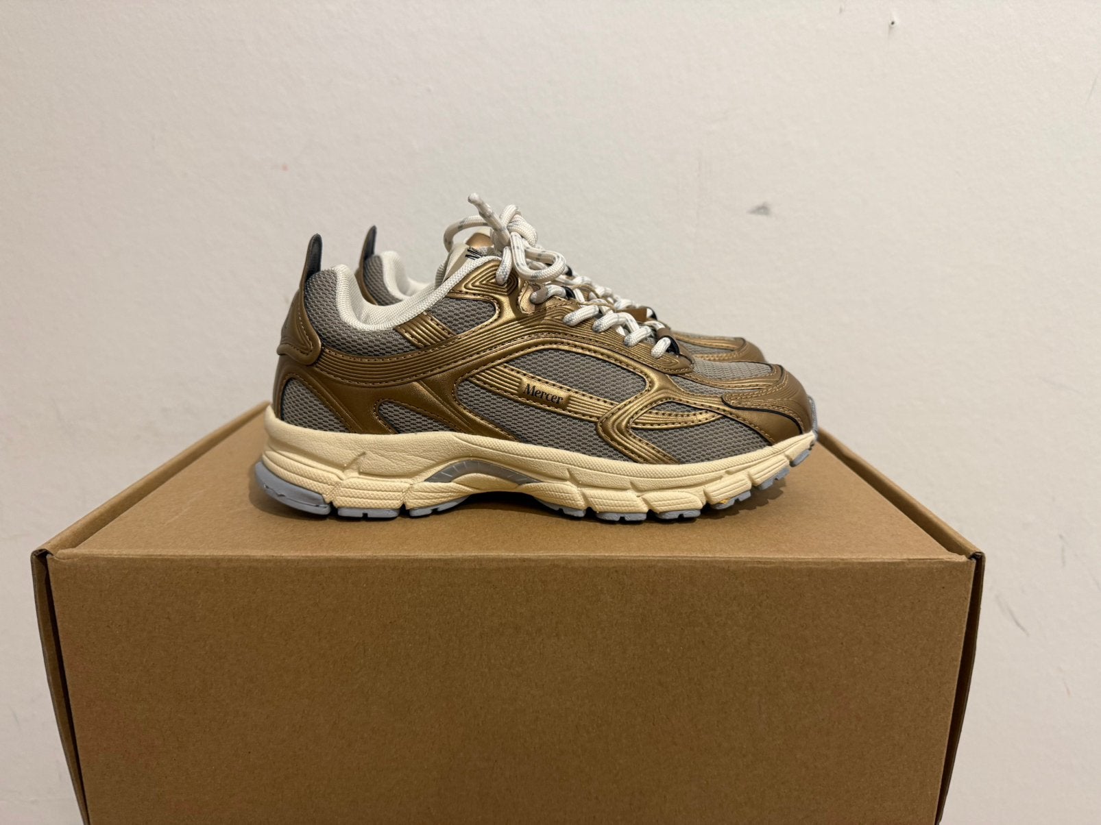Te koop nieuwe Mercer Re Run High Frequency brown, Postlaan 3, Nieuw, Ophalen of Verzenden, Sneakers of Gympen
