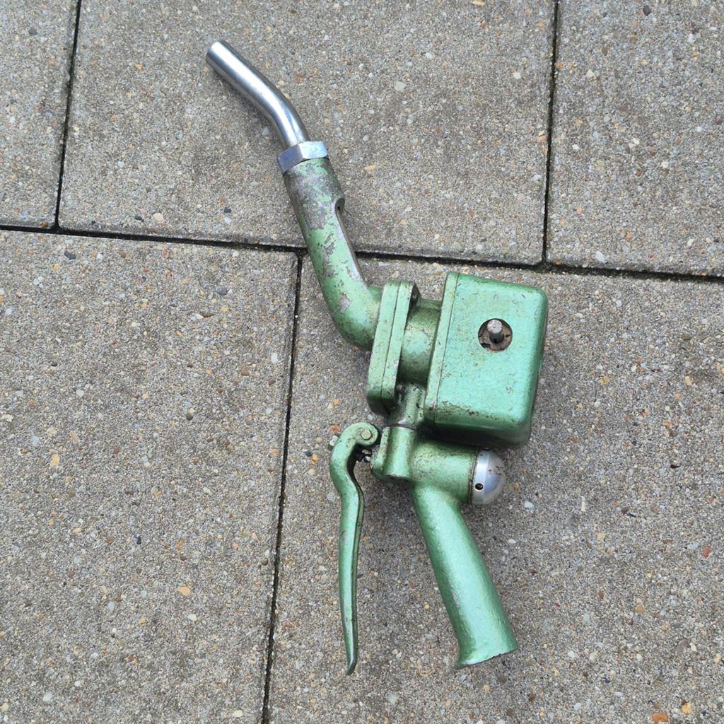 Vintage Groene Oliepomp met Teller - Werkt nog!, Antiek en Kunst, Antiek | Gereedschap en Instrumenten, Ophalen of Verzenden