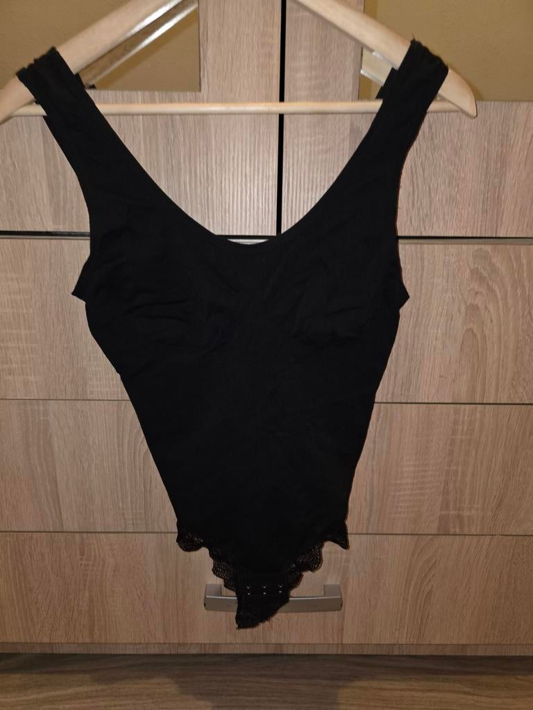 Zwarte kanten body met V-hals, Kleding | Dames, Onbekend, Ophalen of Verzenden, Zwart, Body of Korset