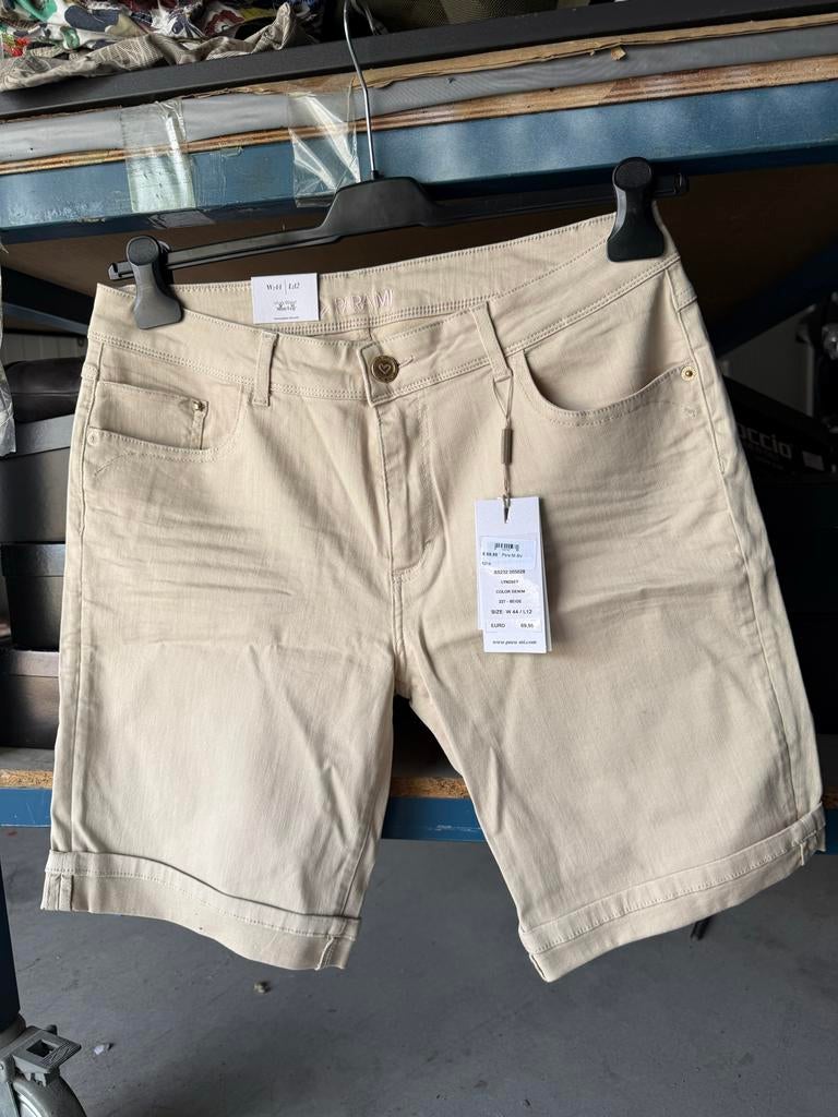 ParaMi Beige Korte Broek Maat 44, Kleding | Dames, Broeken en Pantalons, Nieuw, Maat 42/44 (L), Beige, Kort, Ophalen of Verzenden